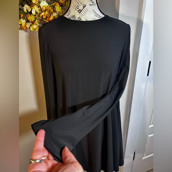 SHOW ME YOUR MUMU Scoop Neck Long Sleeve Curved Hem Tunic Top Sz L - Picture 4 of 10